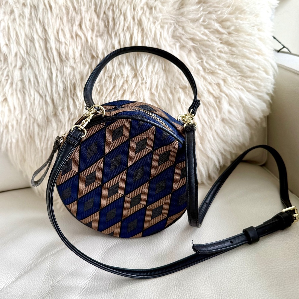 Brand New - Round Shape Crossbody bag with dimond pattern